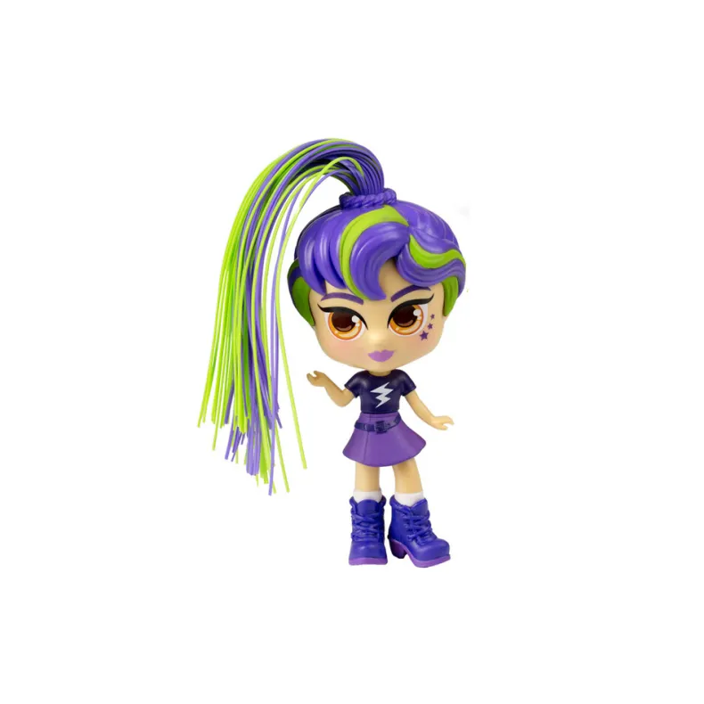 Curli girls pop star Charli