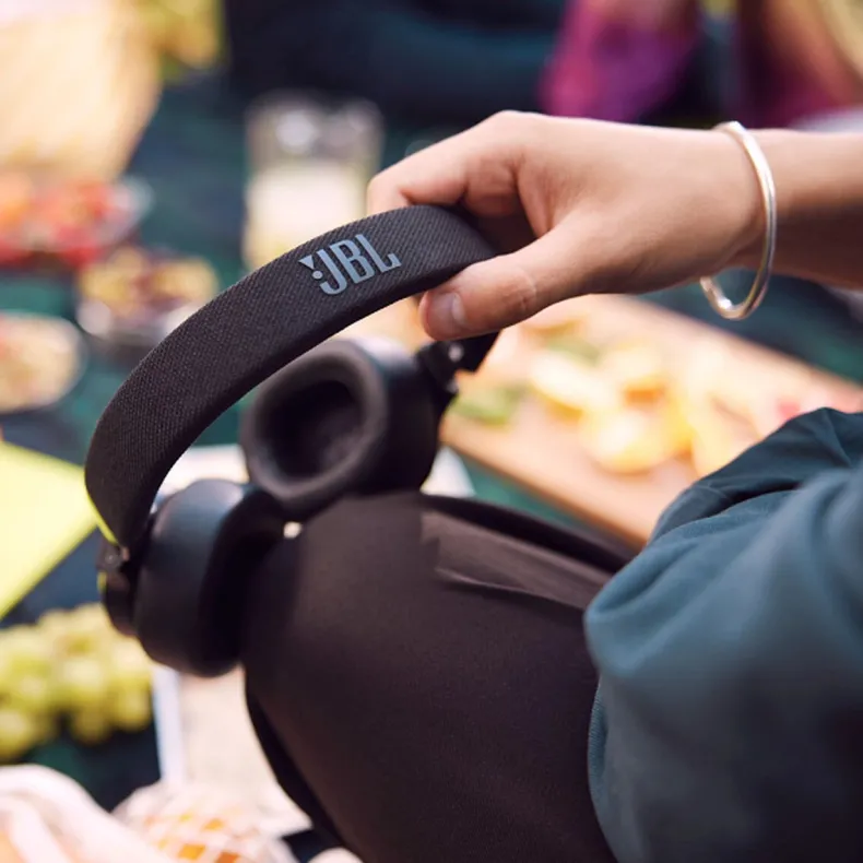 JBL Live 670NC Bluetooth koptelefoon met noise cancelling - on-ear - Zwart