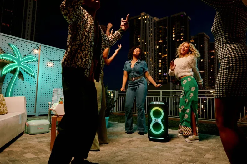 JBL Partybox Stage 320 - Bluetooth Party Speaker - Zwart