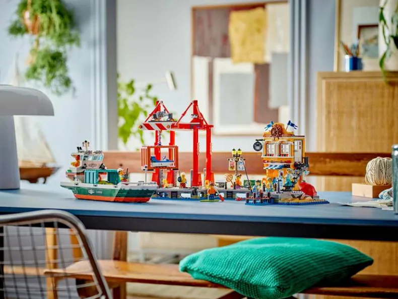 LEGO City 60422 Haven met vrachtschip