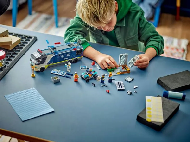 LEGO City 60418 Politielaboratorium in truck