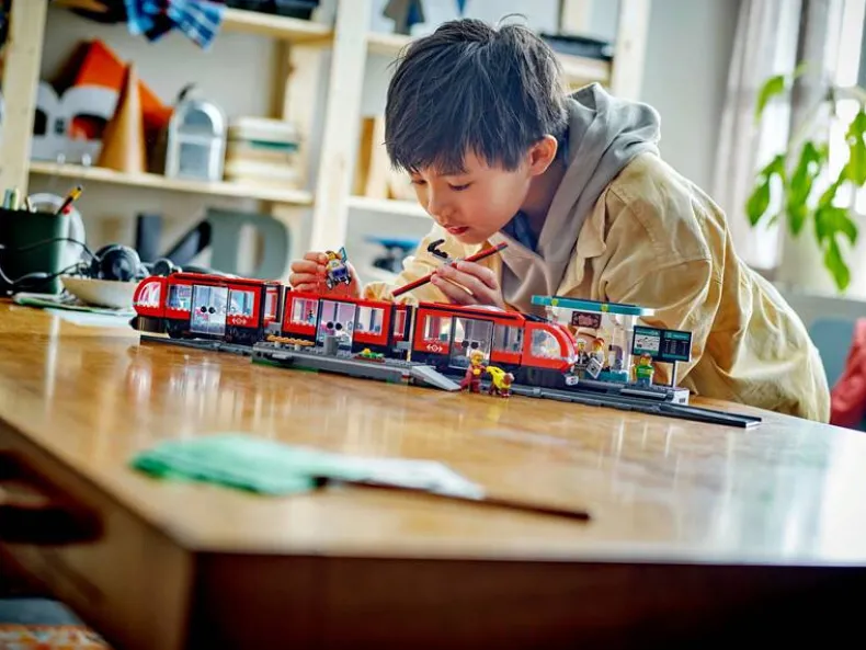 LEGO City 60423 Stadstram en station