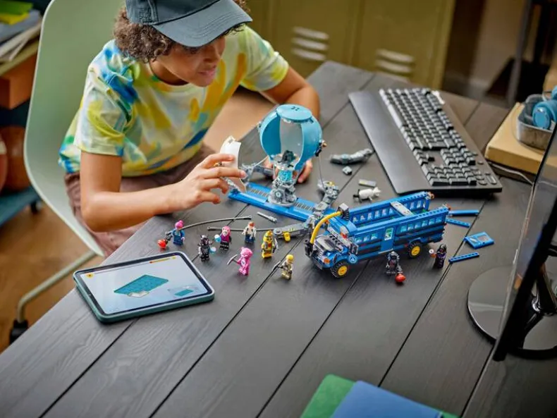 LEGO Fortnite 77073 Battle Bus