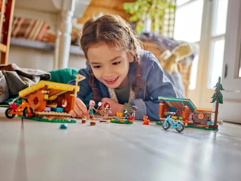 LEGO Friends 42624 Avonturenkamp knusse boshutten