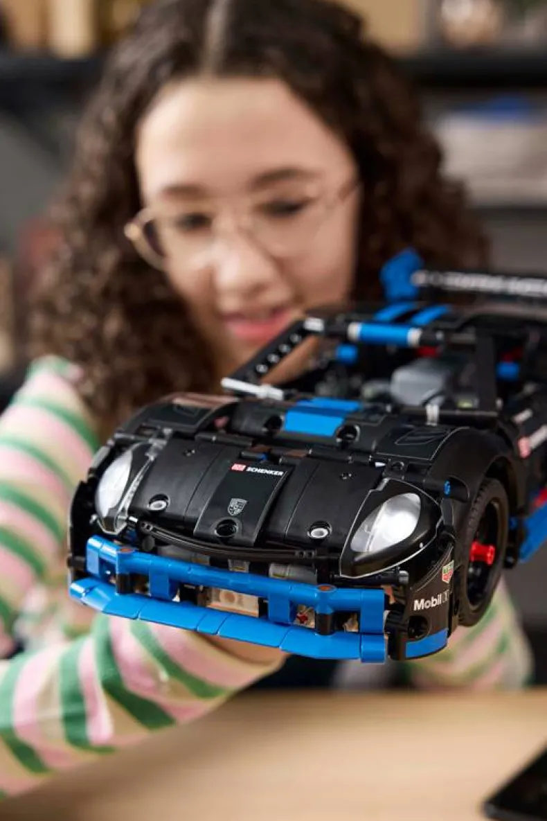 LEGO Technic 42176 Porsche GT4 e-Performance racewagen