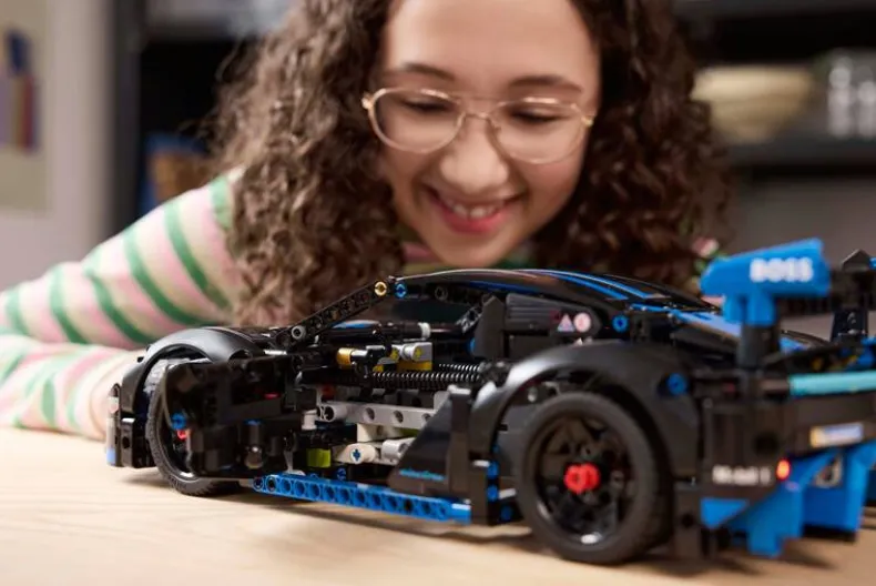 LEGO Technic 42176 Porsche GT4 e-Performance racewagen